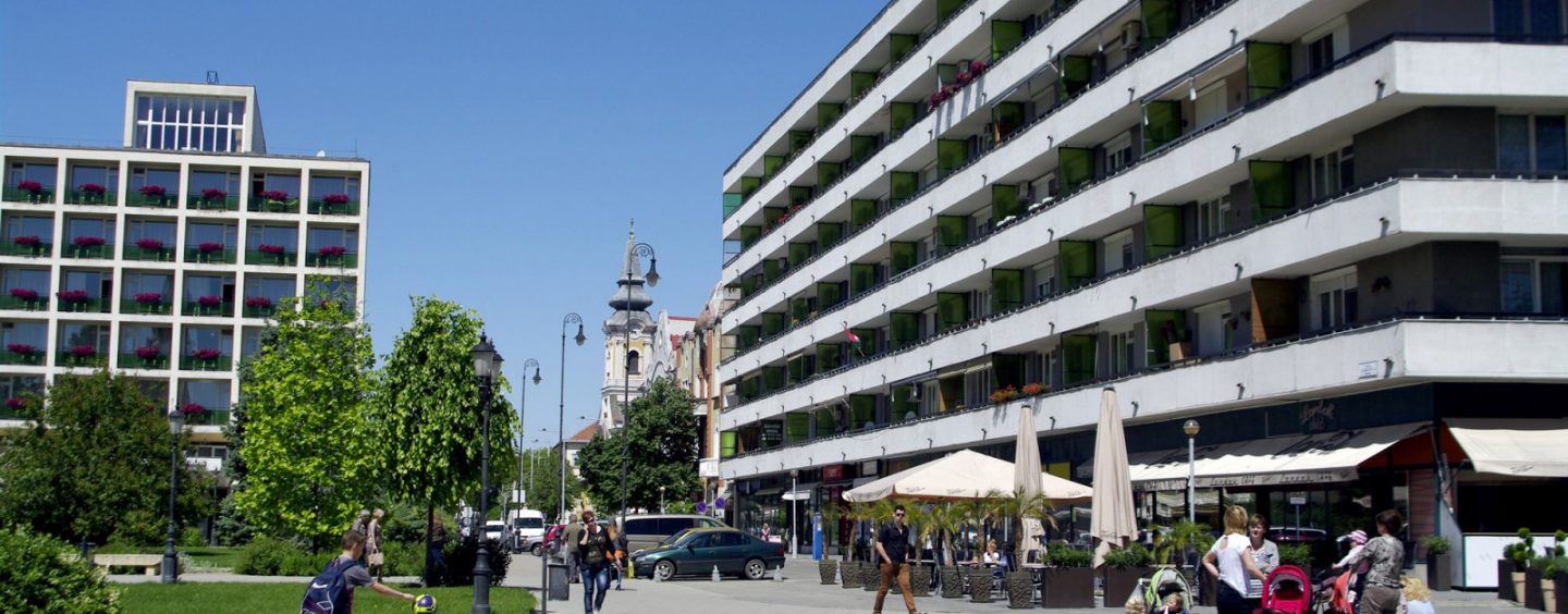 Kecskemét központjában, a „Lordok Házában” eladó a Kossuth tér 6-7. I. emelet 4. szám alatt lévő kétszobás, 53 nm alapterületű lakás