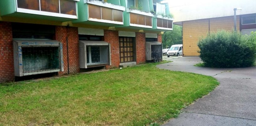 Széchenyi stny. 4. szám alatt a garzonház alatti üzletsoron üzlethelyiség kiadó