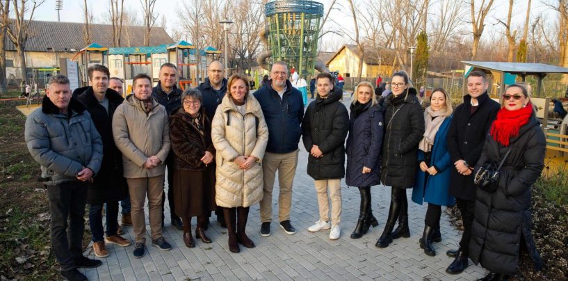 Különleges karácsonyi meglepetés: átadták az ország harmadik legnagyobb játszóterét a Rudolf-kertben