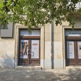 Rákóczi út 22. – portálos kialakítású, többfunkciós üzlethelyiség kiadó